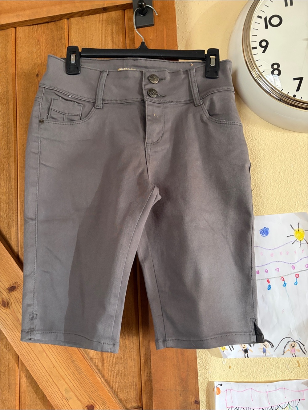 Hybrid & Company Gray Casual Shorts with Button Detail